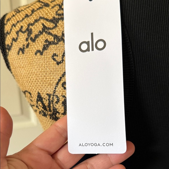 ALO Yoga Black Ribbed Cropped Tank Top - Picture 2 of 3